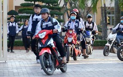 Xe gắn máy dưới 50cc vô tư "đua" tốc độ, vì sao không cần bằng lái?