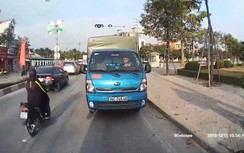 Video: Đi ngược chiều vượt mặt CSGT, tài xế xe tải nhận cái kết đắng