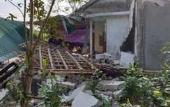 Nghệ An: Nhà sập, bố tử vong, 2 con nguy kịch sau tiếng nổ lớn