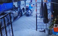 Video: Tài xế xe tải suýt khiến cặp vợ chồng đi xe máy "mất Tết"