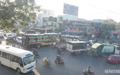 Bát nháo giao thông trước bến xe trung tâm Đà Nẵng ngày cận Tết