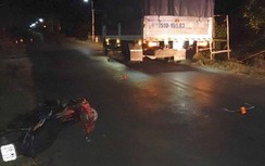 Xe máy "đấu đầu" ô tô tải trên QL30, người đàn ông tử vong trong đêm