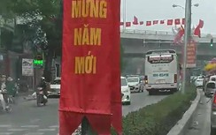 Video: Xe khách ngang nhiên đi ngược chiều ngày cận Tết ở Hải Phòng