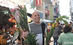 Người dân, du khách Đà Nẵng tản bước chợ hoa sông Hàn, rước xuân về nhà
