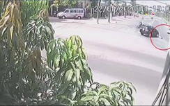 Video: Xe ô tô vào cua thiếu quan sát đâm tử vong người đi bộ sang đường