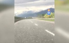 Video: Mưa đá rơi trắng xóa cao tốc Hà Nội - Lào Cai ngày mùng 1 Tết