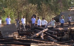 Cháy lớn sau tiếng nổ trong đêm, 1 xưởng gỗ ở Cà Mau thiệt hại nặng