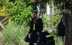 Video: Dân túa ra đường xem cảnh vây bắt đối tượng vụ xả súng rúng động