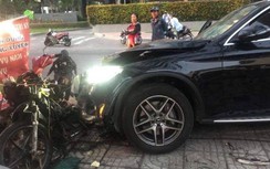 Mercedes tông tài xế Grab tử vong, một tiếp viên hàng không bị thương nặng