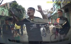 Lao vào ô tô ăn vạ, nam thanh niên bị camera bóc phốt