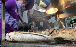 Thịt quay, cá lóc hút khách ngày vía Thần Tài ở Sài Gòn