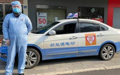 Chuyện của một tài xế taxi đang làm việc ở tâm dịch virus Corona tại Vũ Hán
