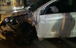 Hà Tĩnh: Xế hộp "đấu đầu" ô tô tải, 2 người bị thương