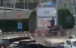 Video: Cảnh quân nhân Thái Lan đứng xả súng điên dại vào người vô tội