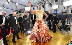 "Người đàn ông mặc váy" Billy Porter gây sốc trên thảm đỏ Oscar 2020
