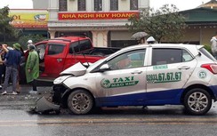 Video: Taxi lao như tự sát, tông trực diện xe bán tải