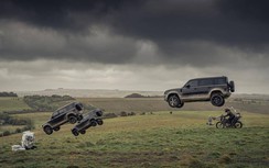 Land Rover Defender nhào lộn trong tập phim mới của điệp viên 007