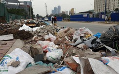 Đường nối 3 quận Hà Nội "ngập" rác thải sau gần 1 năm khai thác