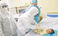 Bé gái 3 tháng tuổi - ca nhiễm Covid-19 nhỏ nhất Việt Nam xuất viện