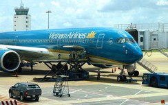 Lái xe chạy cắt mặt “siêu máy bay” A350 của Vietnam Airlines tại Nội Bài