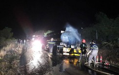 Gia Lai: Cháy xe bồn chở 12.000 lít xăng, lái xe bị thương