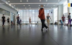 Video: Nghệ sĩ ballet khốn khổ tập luyện trong mùa dịch bệnh