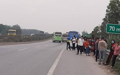Xử phạt, tước GPLX nhiều tài xế “vợt” khách trên cao tốc Hà Nội - Bắc Giang