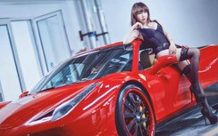 Bỏng mắt với thân hình của mỹ nữ bên siêu xe Ferrari
