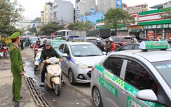 Hà Nội: Doanh nghiệp taxi bất ngờ kiến nghị bỏ biển cấm trên 11 tuyến phố