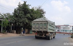 Đắk Lắk: Đường tỉnh lộ “oằn mình” gánh xe quá tải