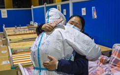 Video: Y bác sĩ Vũ Hán rơi nước mắt nhớ những ngày khốc liệt nhất cuộc đời