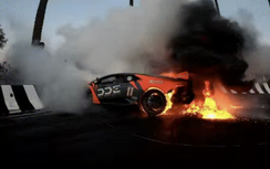 Mãn nhãn với màn đốt lốp bốc lửa của siêu xe Lamborghini Huracan bạc tỷ