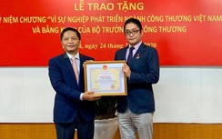 TGĐ Toyota nhận bằng khen vì thành tích thúc đẩy công nghiệp ô tô Việt Nam