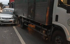 Tai nạn liên hoàn giữa 4 xe ô tô trên đường dẫn phía Nam hầm Hải Vân