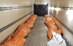 Hình ảnh ám ảnh ở New York: Thi thể người chết vì Covid-19 chất trên xe tải