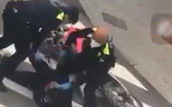 Video: Xem cảnh sát Tây Ban Nha làm gì với biker chống lệnh giới nghiêm