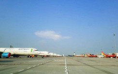 Cận cảnh nhiều tàu bay nằm bãi ở sân bay Tân Sơn Nhất