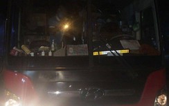 Ô tô khách chở 30 người “lọt” nhiều chốt ra Hà Nội là xe dù