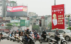 Đường phố Hà Nội nhộn nhịp như chưa từng có lệnh cách ly xã hội