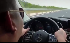 Thanh niên khoe lái xe 234km/h bất ngờ nói clip cũ, khóa tài khoản Facebook