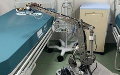 Robot thay thế nhân viên khử khuẩn tại các bệnh viện dã chiến TP.HCM