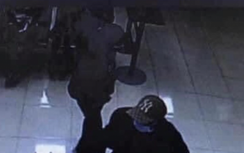 Video: Cận cảnh tên cướp giơ súng nhắm vào nhân viên ngân hàng