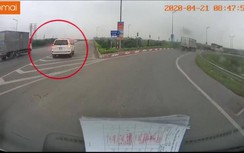Video: Xe biển xanh bất chấp nguy hiểm, lùi trên cao tốc Nội Bài - Hạ Long