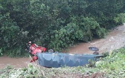 Quảng Ninh: Xe container va chạm xe đầu kéo, một xe rơi vực