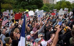 Video: Hàng ngàn người Mỹ "bất khuất" biểu tình giữa tâm dịch Covid-19