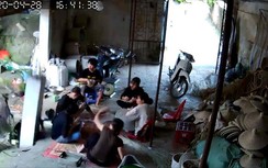 Video: Hãi hùng hố tử thần suýt "nuốt chửng" 6 người ở Hà Nội