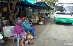 Nhà chờ xe buýt ở Bạc Liêu: Nơi vắng vẻ, nơi thành điểm bán hàng rong