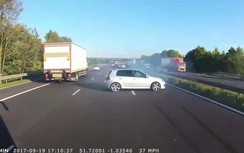Video: Cú đạp phanh cứu mạng tránh vụ tai nạn chết người trên cao tốc