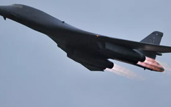 Video: Su-27 Nga chặn cả oanh tạc cơ B-1B lancer của Mỹ