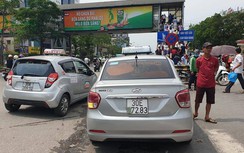 Hà Nội: Tài xế taxi “hô biến” biển số để trốn phạt nguội